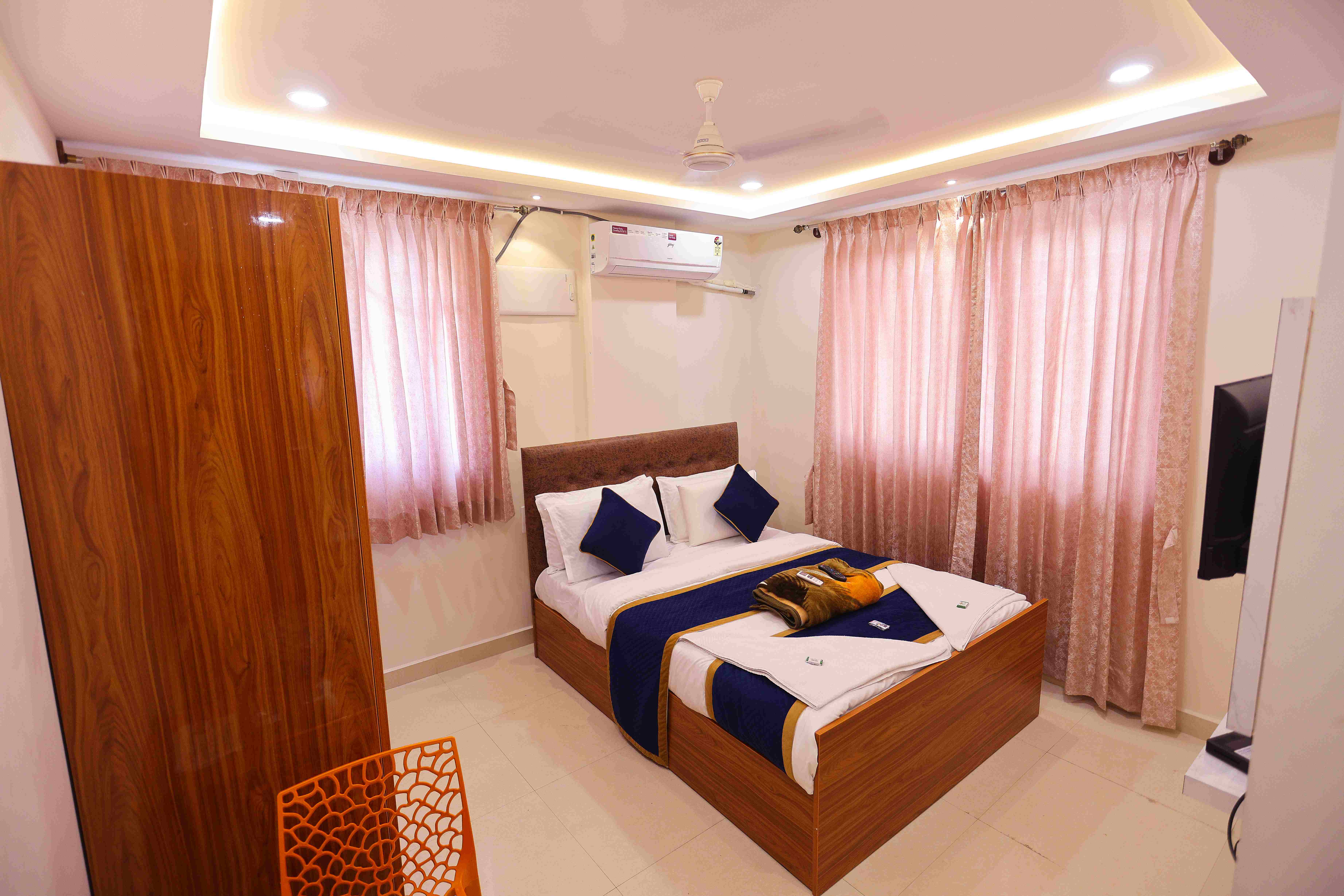 Deluxe Double Room AC — Photo 1