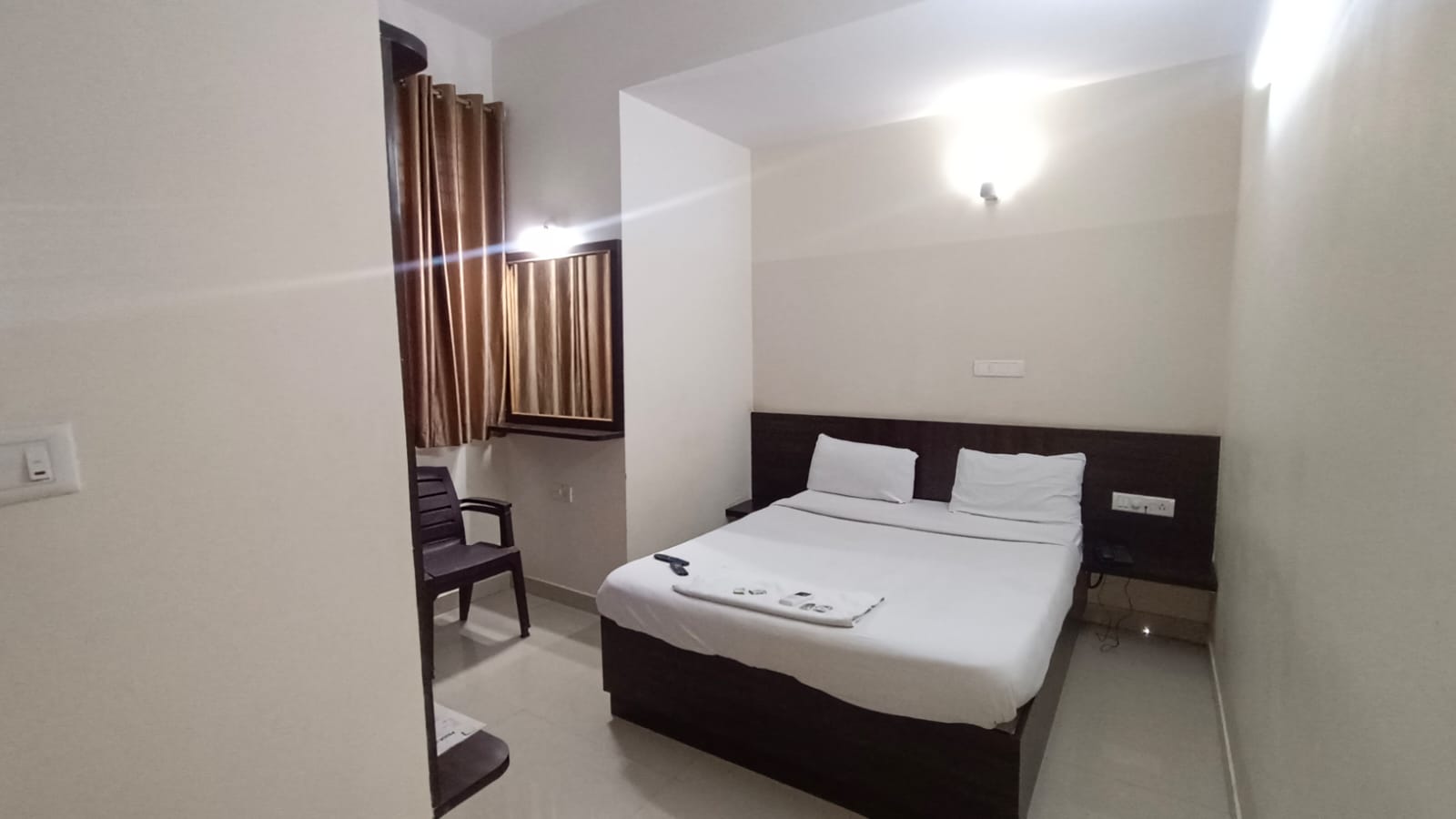 Deluxe Double Room AC — photo 3