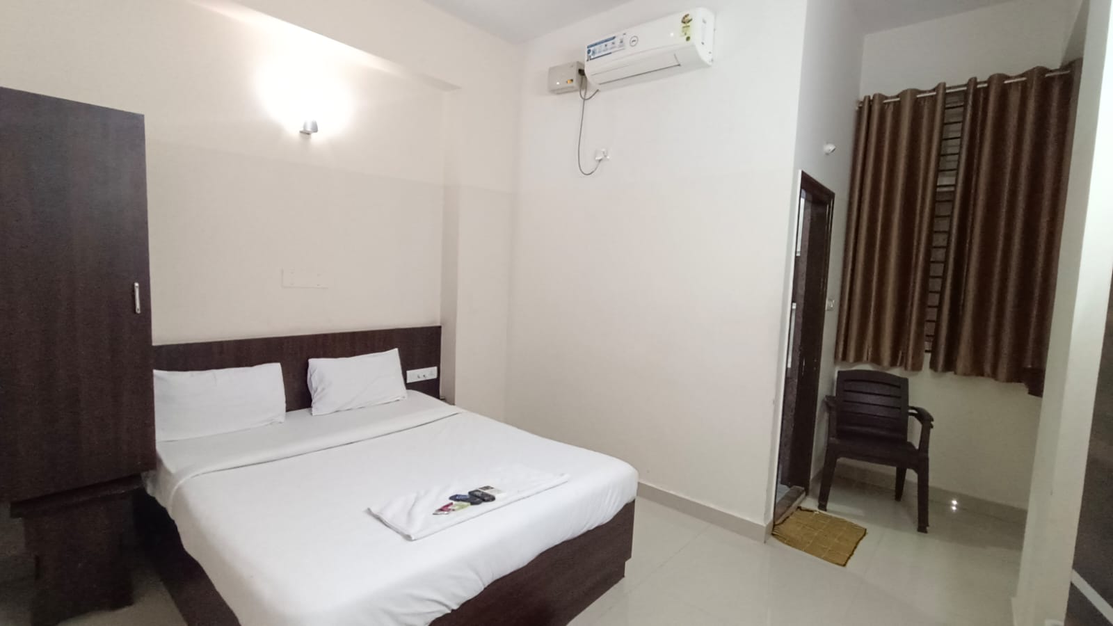 Deluxe Double Room AC — photo 5