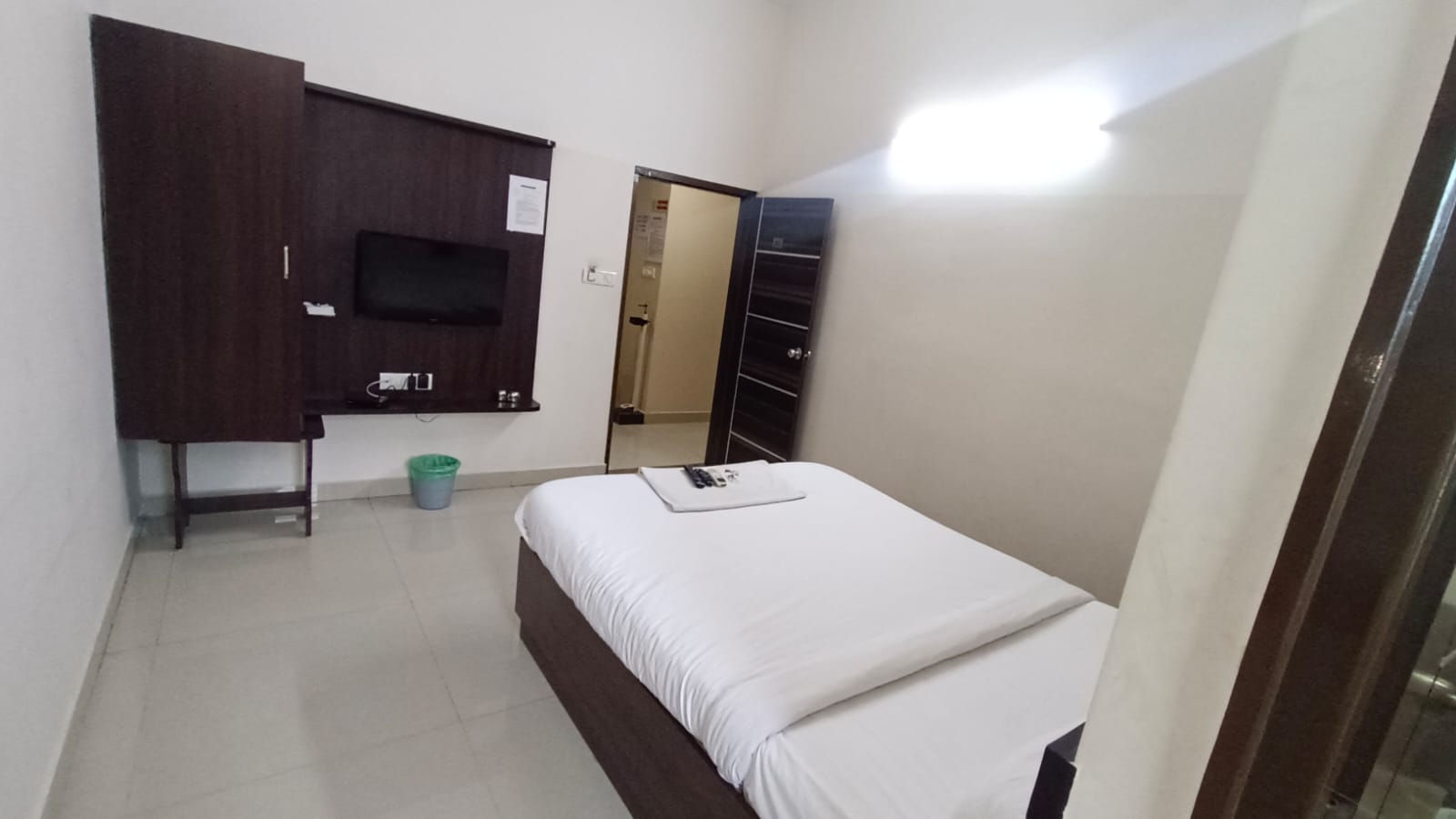 Deluxe Double Room AC — photo 4