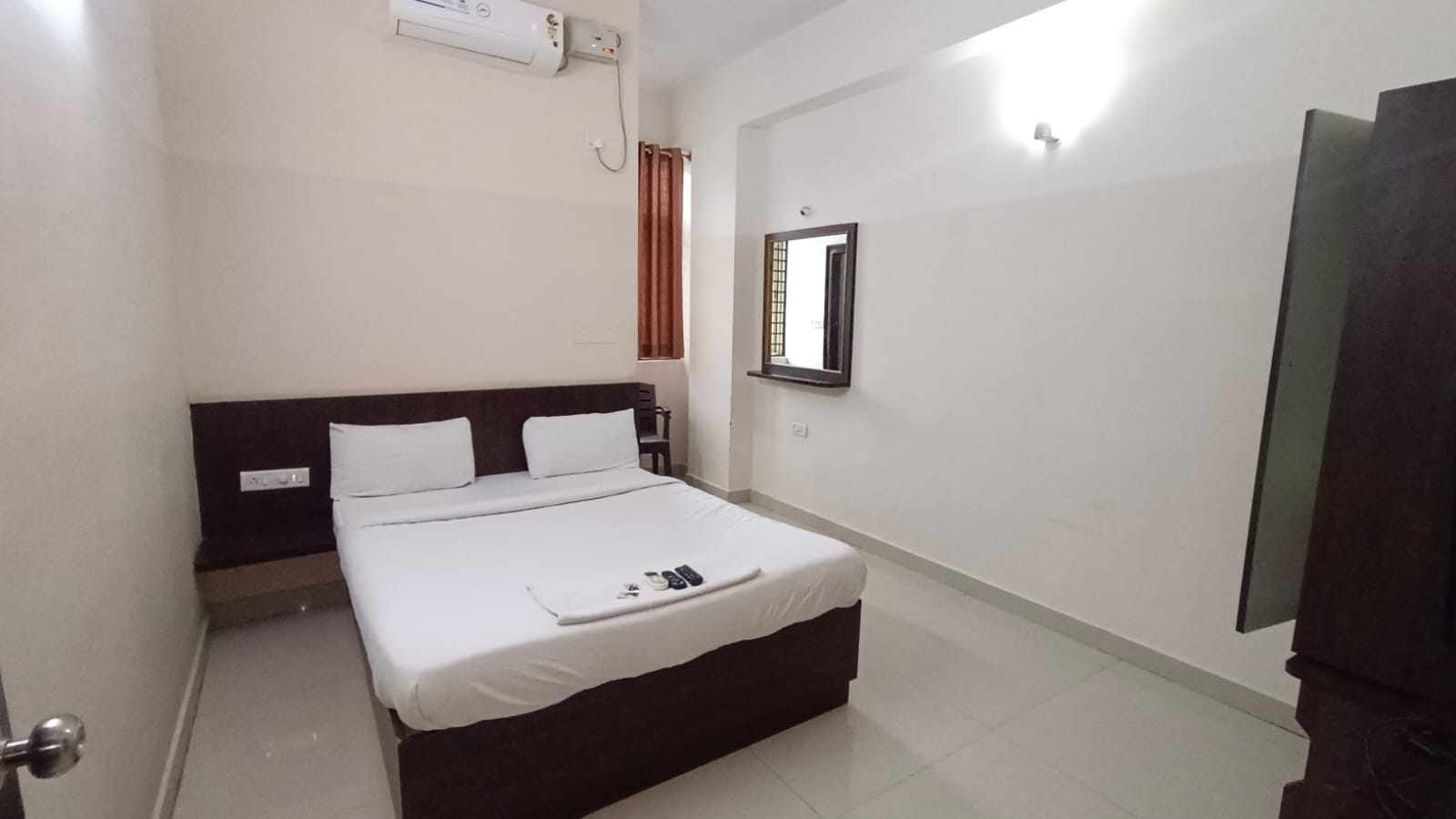 Deluxe Double Room AC — photo 1