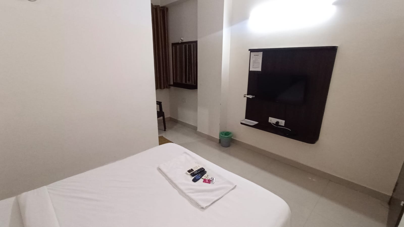 Deluxe Double Room AC — photo 6