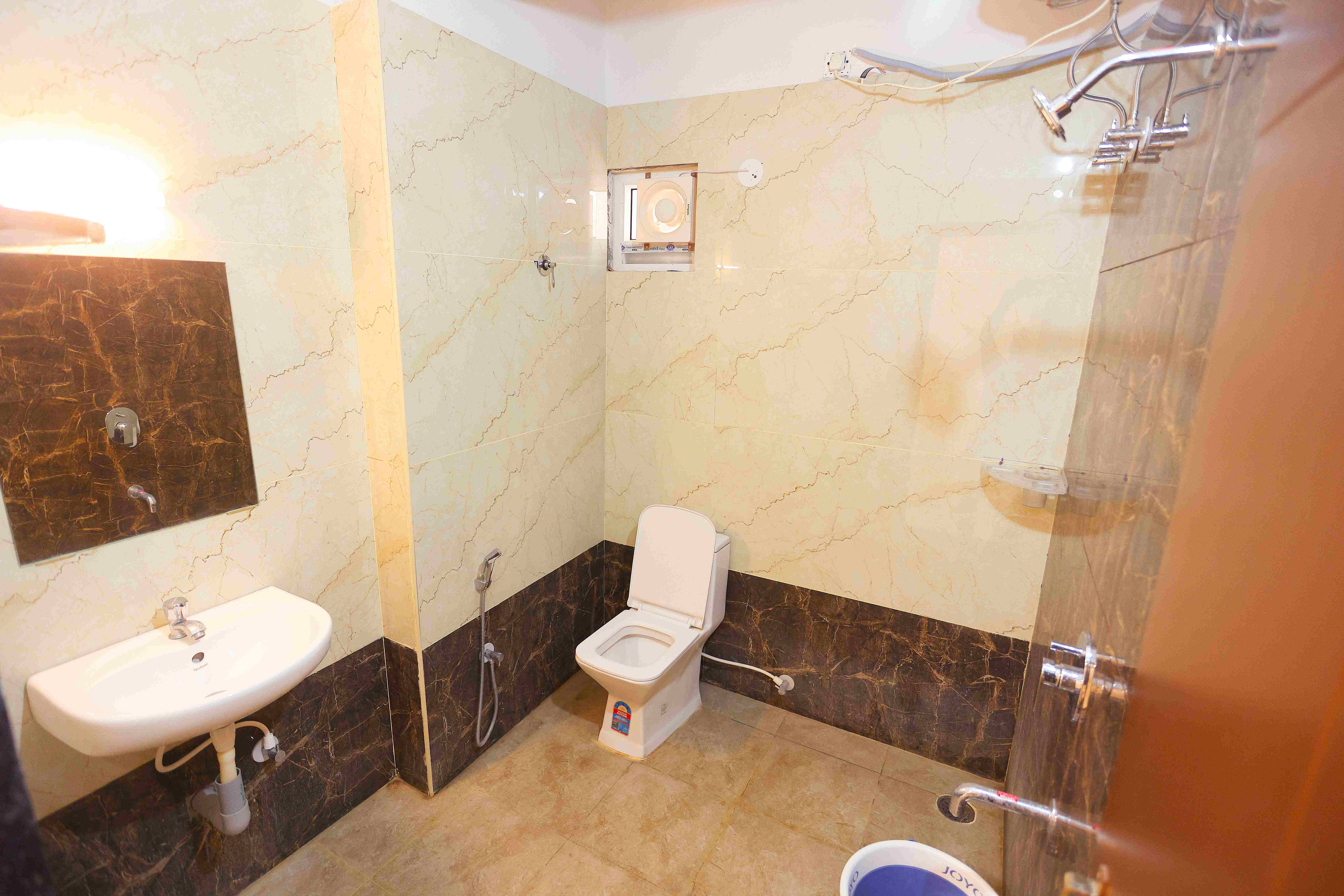 Deluxe Double Room AC — Photo 2